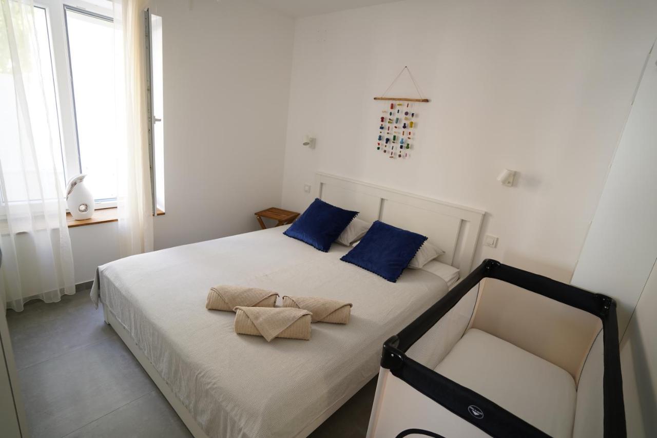Apartment Eleven *