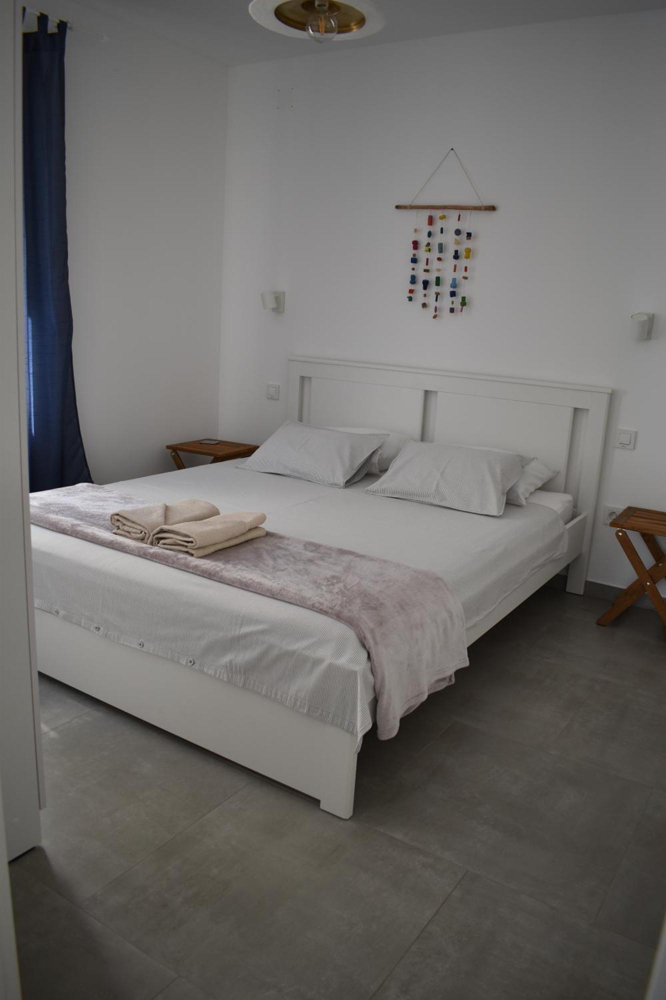 Eleven Apartment *
