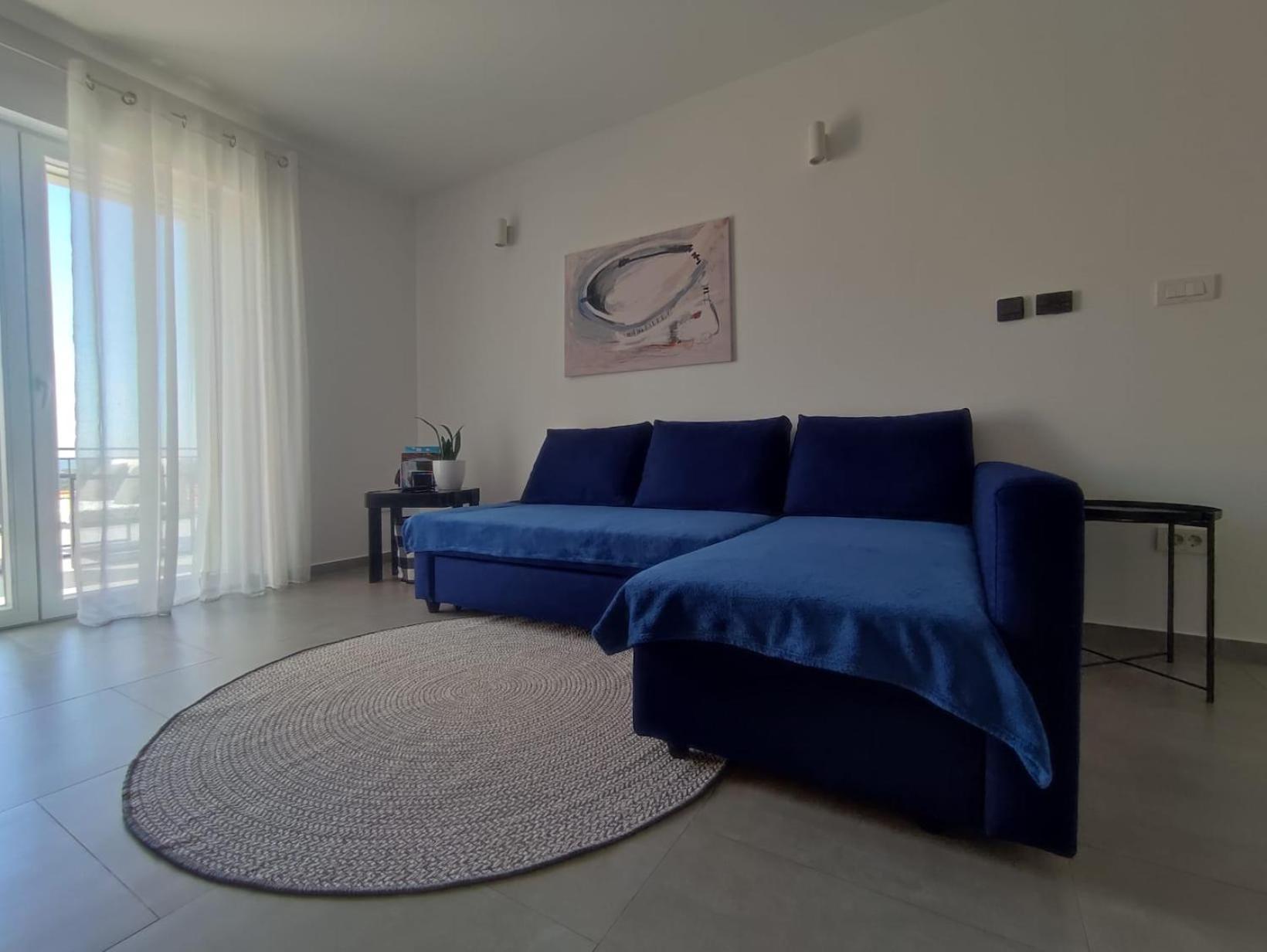 Apartment Eleven