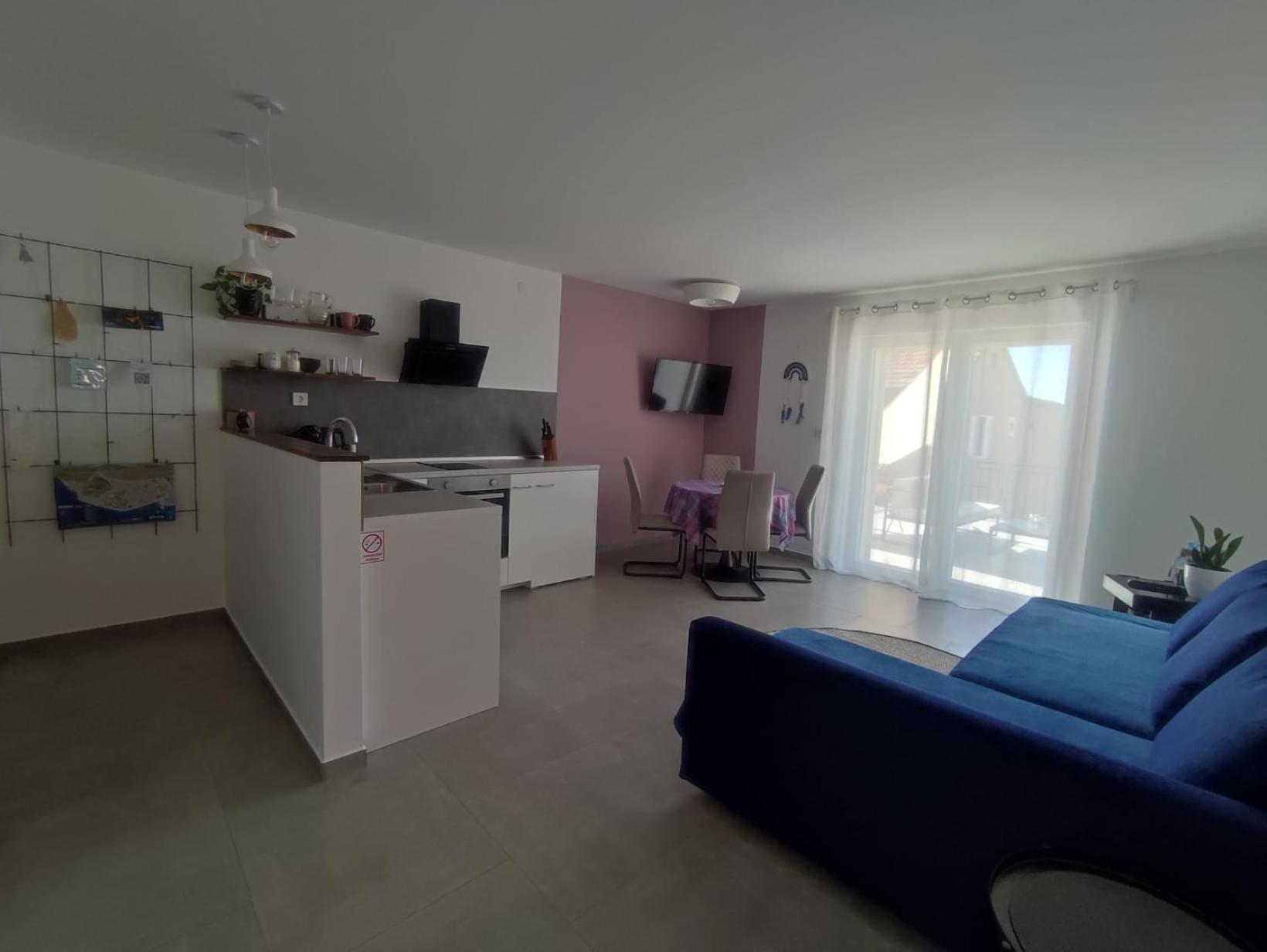 Apartment Eleven *
